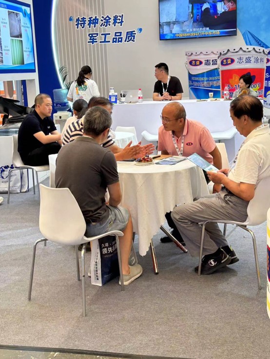 涂料博覽會與客戶洽談